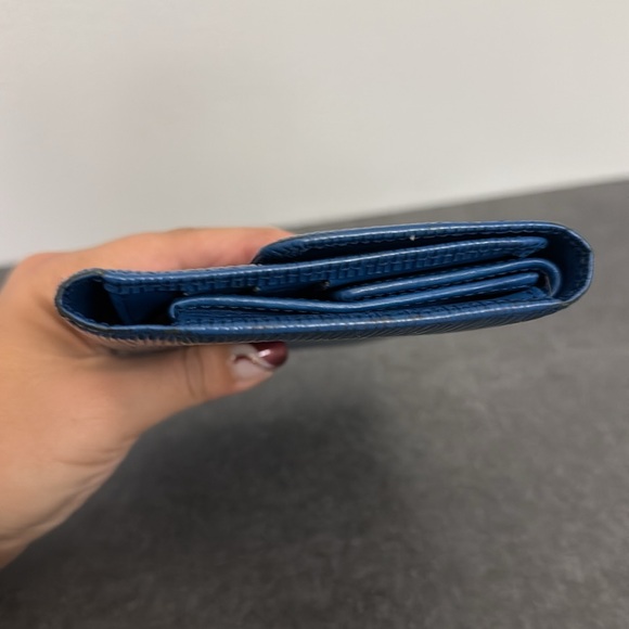 Preloved Louis Vuitton blue epi Sarah wallet - Picture 13 of 14